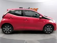 Usado Toyota Aygo X-play 72 CV (52 kW) 2019 Rojo Utilitario