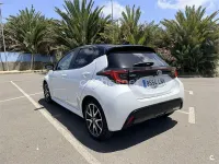 Usado Toyota Yaris Hybrid Plus 116 CV (85 kW) 2021 Blanco Berlina