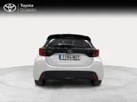 Używany Toyota Yaris Hybrid Active 116 KM (85 kW) 2025 Biały Sedan/Limuzyna