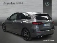 Usado Mercedes B200 150 CV (110 kW) 2025 Gris montaña Utilitario
