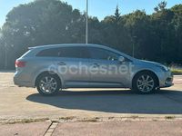 Usado Toyota Avensis Comfort 124 CV (91 kW) 2012 Gris / plata Familiar