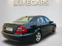 Usado Mercedes E220 Avantgarde 150 CV (110 kW) 2006 Azul Berlina