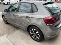Usado VW Polo Advance 95 CV (69 kW) 2021 Gris Berlina