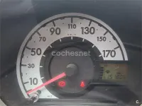 Usado Toyota Aygo Live 68 CV (50 kW) 2009 Rojo Utilitario