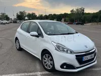 Usado Peugeot 208 Active 82 CV (60 kW) 2019 Blanco Utilitario
