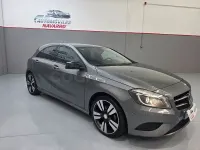 Usado Mercedes A180 Style 109 CV (80 kW) 2014 Gris / plata Utilitario