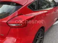 Begagnad Ford Focus Trend 125 HK (91 kW) 2015 Röd Sedan