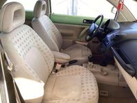 Usado VW Beetle 90 CV (66 kW) 1999 Verde Utilitario