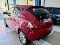 Usado Lancia Ypsilon Gold 69 CV (50 kW) 2014 Rojo Utilitario