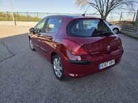 Usado Peugeot 308 109 CV (80 kW) 2008 Rojo Utilitario