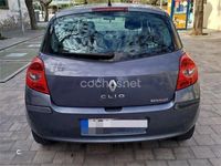 Usado Renault Clio II Dynamique 110 CV (80 kW) 2007 Gris / plata Berlina