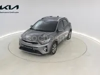 Usado Kia Stonic 100 CV (73 kW) 2025 Gris / plata SUV