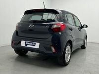 Usado Hyundai i10 67 CV (49 kW) 2021 Gris Utilitario