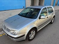 Usado VW Golf IV Highline 102 CV (75 kW) 2002 Gris / plata Berlina