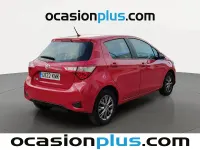 Usado Toyota Yaris Active 111 CV (81 kW) 2018 Rojo Utilitario