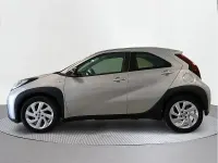 Usado Toyota Aygo X Play 72 CV (52 kW) 2024 Gris / plata SUV