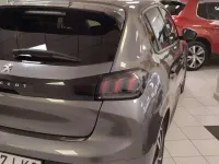 Usado Peugeot 208 Allure 102 CV (75 kW) 2020 Gris Utilitario