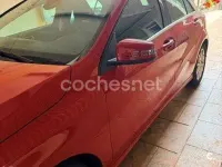 Usado Mercedes GLA180 122 CV (89 kW) 2017 Rojo SUV