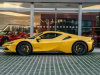 Usado Ferrari SF90 1001 CV (736 kW) 2021 Amarillo Berlina
