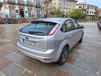 Usado Ford Focus Trend 90 CV (66 kW) 2010 Gris / plata Berlina