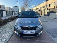 Usado Skoda Fabia Elegance 105 CV (77 kW) 2012 Gris / plata Berlina
