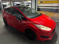 Usado Ford Fiesta 140 CV (102 kW) 2016 Rojo Utilitario