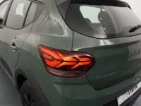 Usado Dacia Sandero Expression 110 CV (80 kW) 2024 Verde Berlina