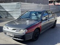Usado Renault Laguna 115 CV (84 kW) 1996 Gris / plata Berlina