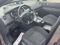 Usado Peugeot 5008 Active 120 CV (88 kW) 2015 Gris Monovolumen