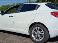 Usado Alfa Romeo Giulietta Distinctive 105 CV (77 kW) 2011 Blanco Utilitario