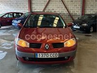Usado Renault Mégane II Dynamique 115 CV (84 kW) 2002 Rojo Berlina