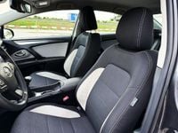 Usado Toyota Avensis Advance 147 CV (108 kW) 2017 Gris Berlina