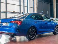 Usado Skoda Octavia RS 245 CV (180 kW) 2024 Azul Berlina