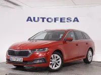 Usado Skoda Octavia Style 150 CV (110 kW) 2021 Rojo Familiar