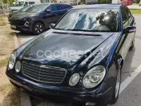 Usado Mercedes E220 Classic 143 CV (105 kW) 2003 Azul Berlina
