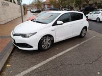 Usado Toyota Auris Hybrid Active 136 CV (100 kW) 2015 Blanco Berlina