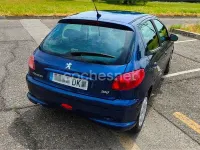 Usado Peugeot 206 90 CV (66 kW) 2005 Azul Berlina