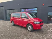 Usado VW Multivan Startline 102 CV (75 kW) 2011 Rojo Monovolumen