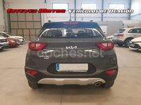 Usado Kia Stonic 100 CV (73 kW) 2023 Gris / plata SUV