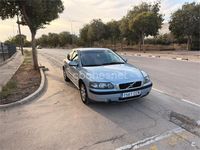 Usado Volvo S60 163 CV (119 kW) 2002 Gris / plata Berlina