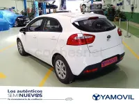 Usado Kia Rio 85 CV (62 kW) 2014 Blanco Berlina