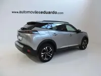 Usado Peugeot e-2008 Allure 100 kW (136 CV) 2022 Plateado SUV