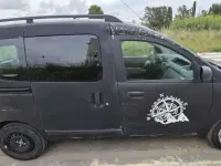 Usado Dacia Dokker Ambiance 90 CV (66 kW) 2015 Marrón Monovolumen