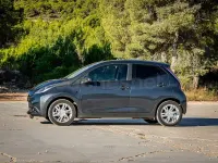 Usado Toyota Aygo Business Edition 69 CV (50 kW) 2017 Gris / plata Utilitario