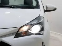 Gebraucht Toyota Yaris Hybrid Active 100 PS (73 kW) 2019 Weiß Limousine