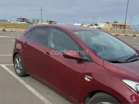 Usado Hyundai i30 135 CV (99 kW) 2015 Rojo Familiar