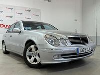Usado Mercedes E320 Avantgarde 204 CV (150 kW) 2003 Gris / plata Berlina