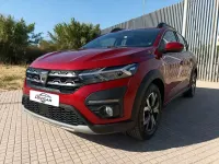 Usado Dacia Sandero Comfort 101 CV (74 kW) 2021 Burdeos Utilitario