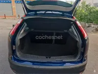 Usado Ford Focus Trend 90 CV (66 kW) 2005 Azul Berlina