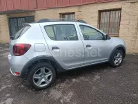 Usado Dacia Sandero Comfort 90 CV (66 kW) 2019 Gris / plata Berlina